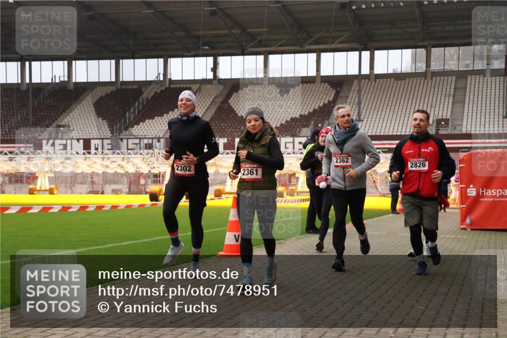 08.12.2024 - St. Pauli X-Mass-Run No. 14 Yannick Fuchs http://msf.ph/oto/7478951 08.12.2024 10:02:00 Ziel 86, 1751, 1784, 2302, 2361, 2362, 2817, 2826, 2833, 2965, 3093, 3304 meine-sportfotos.de