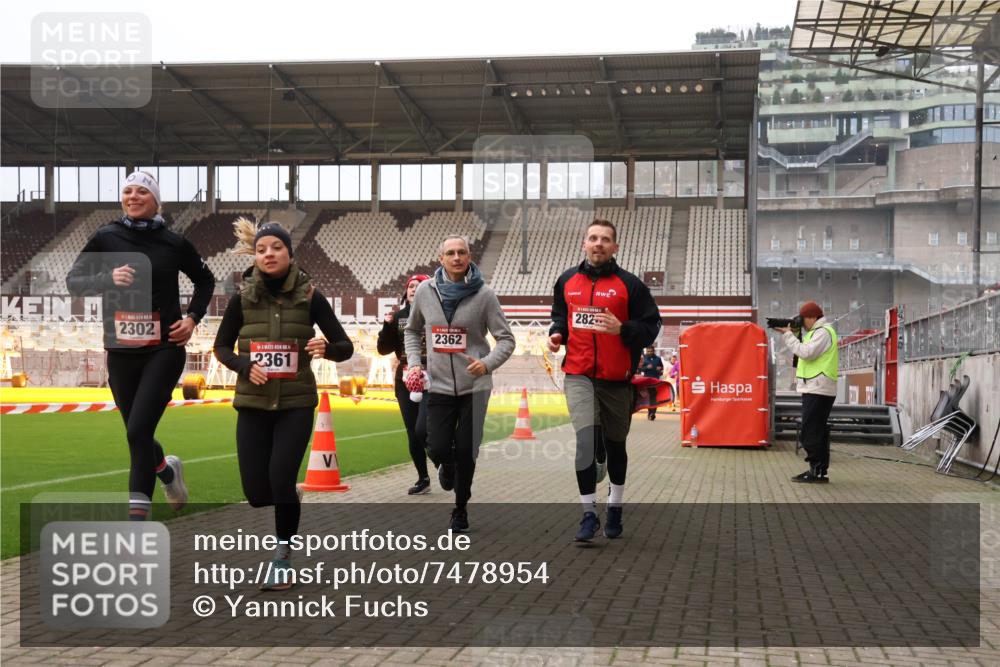 08.12.2024 - St. Pauli X-Mass-Run No. 14 Yannick Fuchs http://msf.ph/oto/7478954 08.12.2024 10:02:00 Ziel 86, 1751, 1784, 2302, 2361, 2362, 2817, 2826, 2833, 2965, 3093, 3304 meine-sportfotos.de