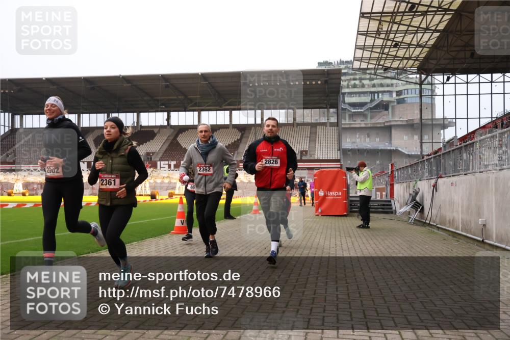 08.12.2024 - St. Pauli X-Mass-Run No. 14 Yannick Fuchs http://msf.ph/oto/7478966 08.12.2024 10:02:01 Ziel 86, 1751, 1784, 2302, 2361, 2362, 2817, 2826, 2833, 2965, 3093, 3304 meine-sportfotos.de