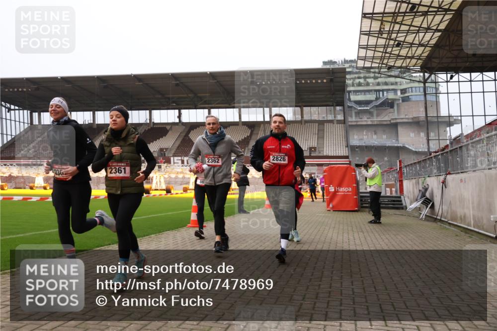 08.12.2024 - St. Pauli X-Mass-Run No. 14 Yannick Fuchs http://msf.ph/oto/7478969 08.12.2024 10:02:01 Ziel 86, 1751, 1784, 2302, 2361, 2362, 2817, 2826, 2833, 2965, 3093, 3304 meine-sportfotos.de