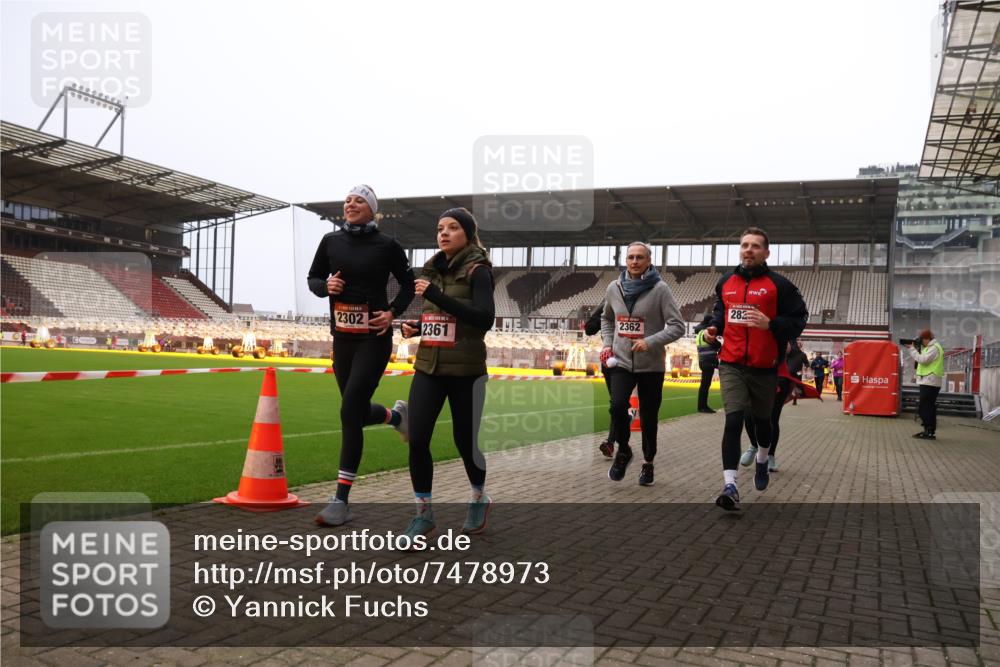 08.12.2024 - St. Pauli X-Mass-Run No. 14 Yannick Fuchs http://msf.ph/oto/7478973 08.12.2024 10:02:01 Ziel 86, 1751, 1784, 2302, 2361, 2362, 2817, 2826, 2833, 2965, 3093, 3304 meine-sportfotos.de