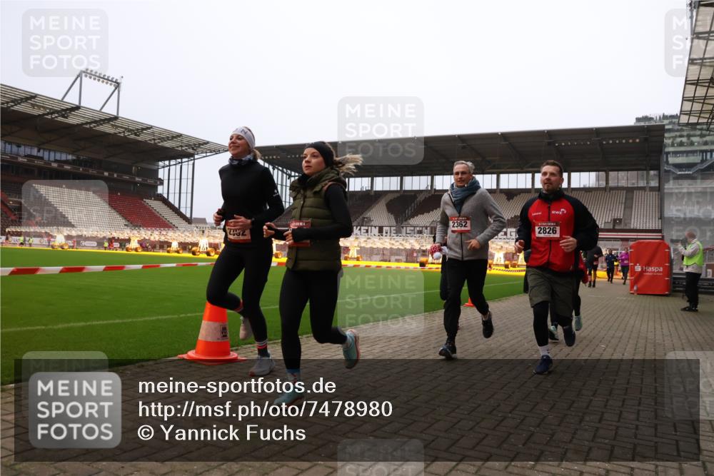 08.12.2024 - St. Pauli X-Mass-Run No. 14 Yannick Fuchs http://msf.ph/oto/7478980 08.12.2024 10:02:01 Ziel 86, 1751, 1784, 2302, 2361, 2362, 2817, 2826, 2833, 2965, 3093, 3304 meine-sportfotos.de