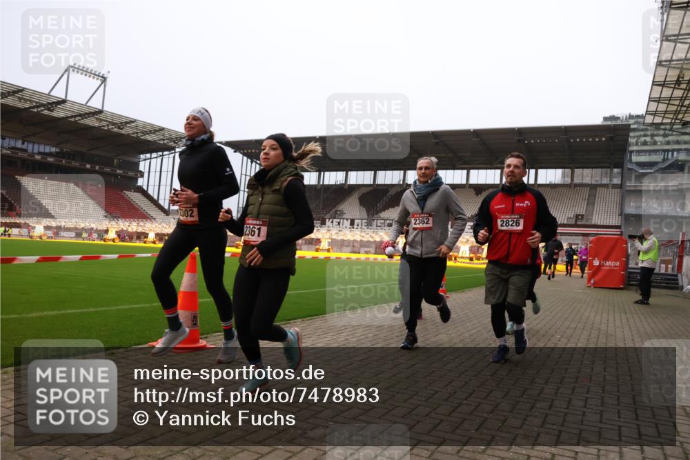 08.12.2024 - St. Pauli X-Mass-Run No. 14 Yannick Fuchs http://msf.ph/oto/7478983 08.12.2024 10:02:01 Ziel 86, 1751, 1784, 2302, 2361, 2362, 2817, 2826, 2833, 2965, 3093, 3304 meine-sportfotos.de