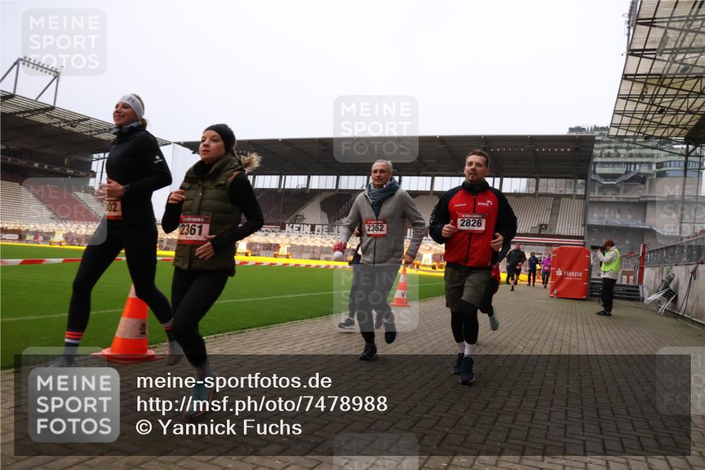 08.12.2024 - St. Pauli X-Mass-Run No. 14 Yannick Fuchs http://msf.ph/oto/7478988 08.12.2024 10:02:01 Ziel 86, 1751, 1784, 2302, 2361, 2362, 2817, 2826, 2833, 2965, 3093, 3304 meine-sportfotos.de