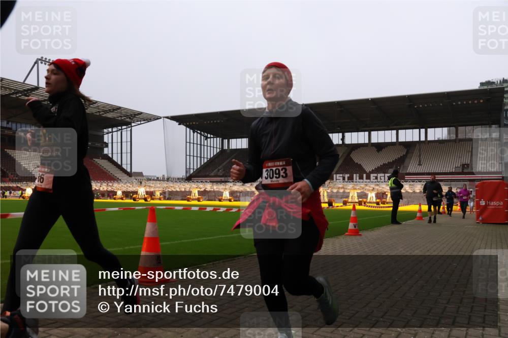 08.12.2024 - St. Pauli X-Mass-Run No. 14 Yannick Fuchs http://msf.ph/oto/7479004 08.12.2024 10:02:03 Ziel 86, 588, 1751, 1784, 2302, 2361, 2362, 2780, 2817, 2826, 2965, 3093, 3304 meine-sportfotos.de