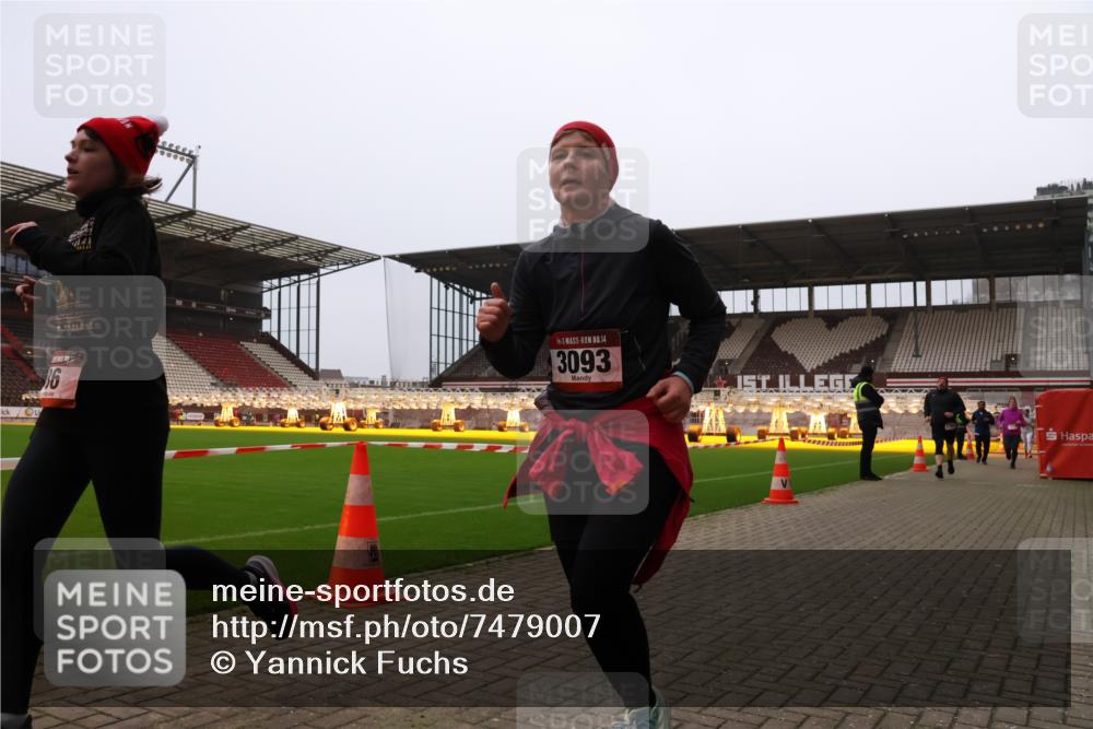 08.12.2024 - St. Pauli X-Mass-Run No. 14 Yannick Fuchs http://msf.ph/oto/7479007 08.12.2024 10:02:03 Ziel 86, 588, 1751, 1784, 2302, 2361, 2362, 2780, 2817, 2826, 2965, 3093, 3304 meine-sportfotos.de