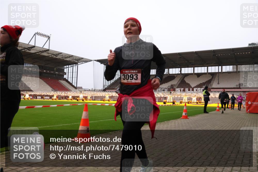 08.12.2024 - St. Pauli X-Mass-Run No. 14 Yannick Fuchs http://msf.ph/oto/7479010 08.12.2024 10:02:03 Ziel 86, 588, 1751, 1784, 2302, 2361, 2362, 2780, 2817, 2826, 2965, 3093, 3304 meine-sportfotos.de