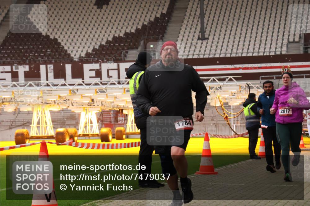 08.12.2024 - St. Pauli X-Mass-Run No. 14 Yannick Fuchs http://msf.ph/oto/7479037 08.12.2024 10:02:05 Ziel 86, 588, 1784, 2302, 2361, 2362, 2780, 2817, 2826, 2965, 3093, 3304 meine-sportfotos.de