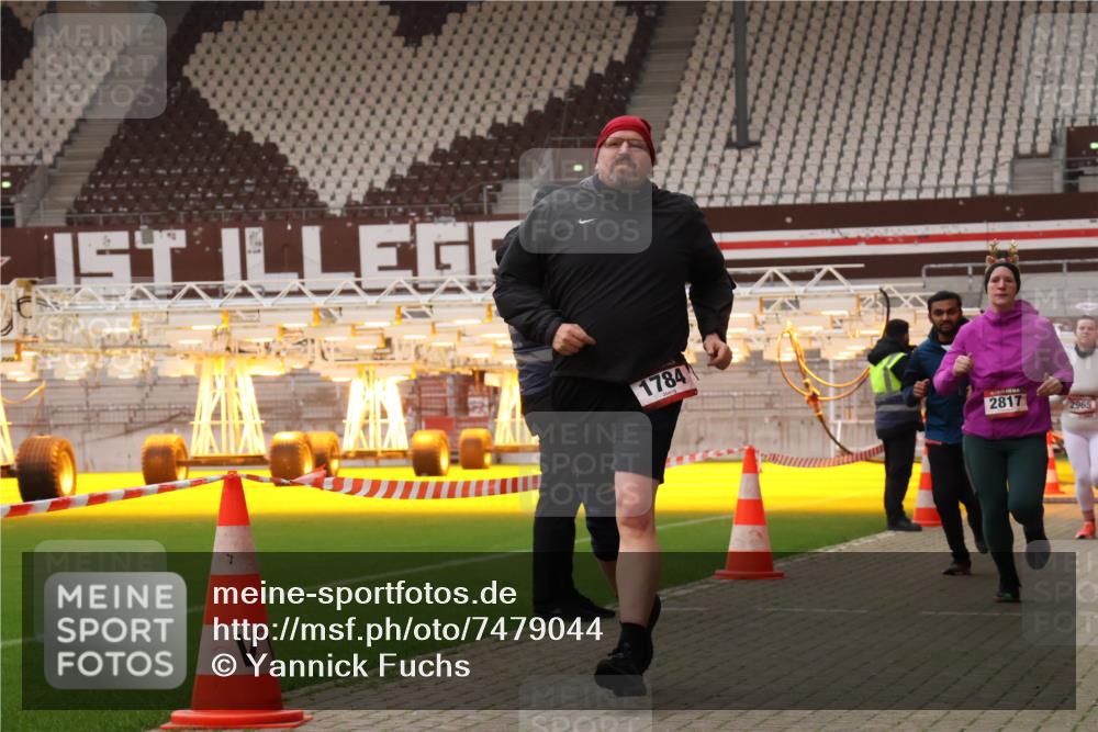 08.12.2024 - St. Pauli X-Mass-Run No. 14 Yannick Fuchs http://msf.ph/oto/7479044 08.12.2024 10:02:05 Ziel 86, 588, 1784, 2302, 2361, 2362, 2780, 2817, 2826, 2965, 3093, 3304 meine-sportfotos.de