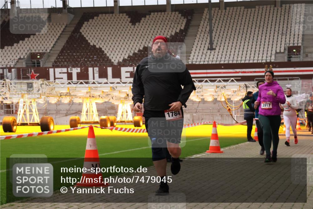08.12.2024 - St. Pauli X-Mass-Run No. 14 Yannick Fuchs http://msf.ph/oto/7479045 08.12.2024 10:02:05 Ziel 86, 588, 1784, 2302, 2361, 2362, 2780, 2817, 2826, 2965, 3093, 3304 meine-sportfotos.de