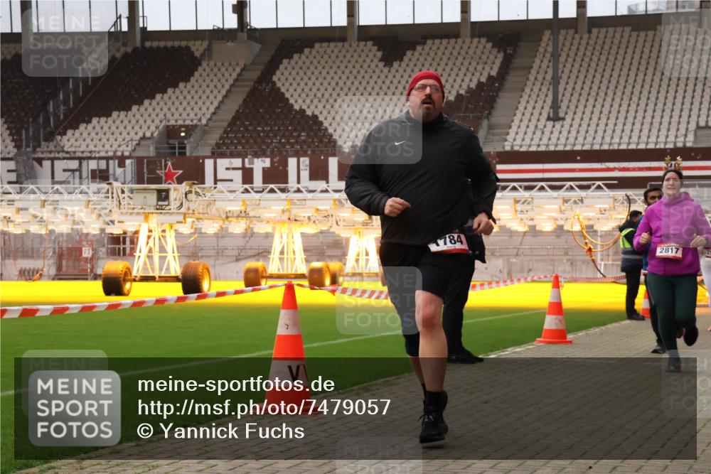08.12.2024 - St. Pauli X-Mass-Run No. 14 Yannick Fuchs http://msf.ph/oto/7479057 08.12.2024 10:02:05 Ziel 86, 588, 1784, 2302, 2361, 2362, 2780, 2817, 2826, 2965, 3093, 3304 meine-sportfotos.de
