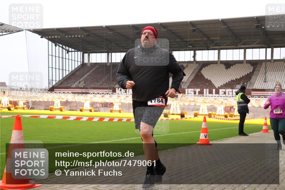 08.12.2024 - St. Pauli X-Mass-Run No. 14 Yannick Fuchs http://msf.ph/oto/7479061 08.12.2024 10:02:07 Ziel 86, 588, 838, 1784, 2302, 2361, 2362, 2780, 2817, 2826, 2965, 3093, 3255, 3304 meine-sportfotos.de