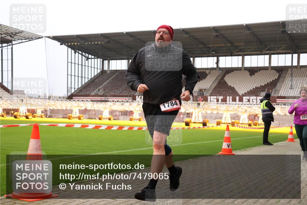 08.12.2024 - St. Pauli X-Mass-Run No. 14 Yannick Fuchs http://msf.ph/oto/7479065 08.12.2024 10:02:07 Ziel 86, 588, 838, 1784, 2302, 2361, 2362, 2780, 2817, 2826, 2965, 3093, 3255, 3304 meine-sportfotos.de