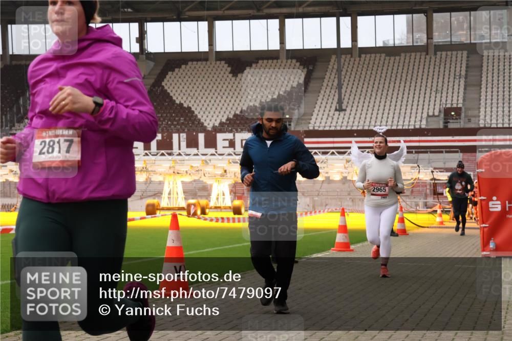 08.12.2024 - St. Pauli X-Mass-Run No. 14 Yannick Fuchs http://msf.ph/oto/7479097 08.12.2024 10:02:09 Ziel 86, 588, 838, 1784, 2302, 2361, 2362, 2780, 2817, 2826, 2965, 3093, 3255, 3304 meine-sportfotos.de
