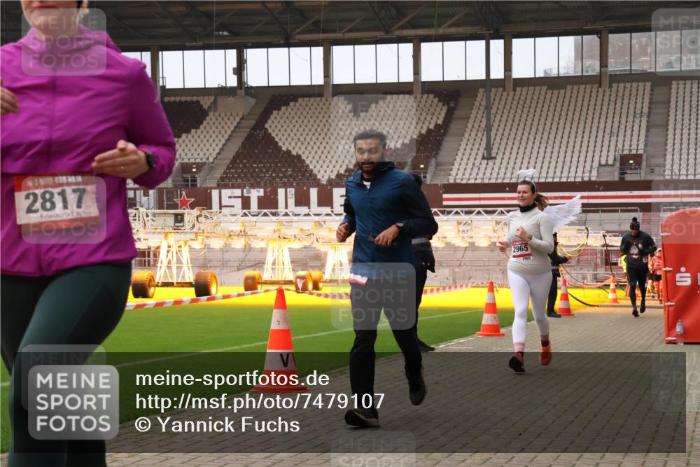 08.12.2024 - St. Pauli X-Mass-Run No. 14 Yannick Fuchs http://msf.ph/oto/7479107 08.12.2024 10:02:09 Ziel 86, 588, 838, 1784, 2302, 2361, 2362, 2780, 2817, 2826, 2965, 3093, 3255, 3304 meine-sportfotos.de