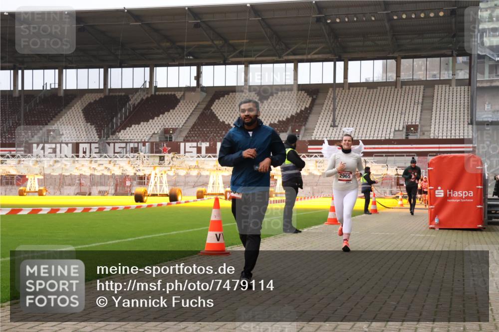 08.12.2024 - St. Pauli X-Mass-Run No. 14 Yannick Fuchs http://msf.ph/oto/7479114 08.12.2024 10:02:09 Ziel 86, 588, 838, 1784, 2302, 2361, 2362, 2780, 2817, 2826, 2965, 3093, 3255, 3304 meine-sportfotos.de