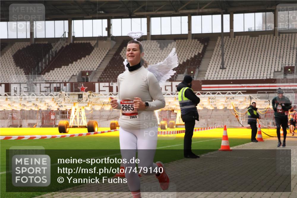 08.12.2024 - St. Pauli X-Mass-Run No. 14 Yannick Fuchs http://msf.ph/oto/7479140 08.12.2024 10:02:11 Ziel 588, 838, 1784, 2780, 2817, 2965, 3093, 3255, 3304 meine-sportfotos.de