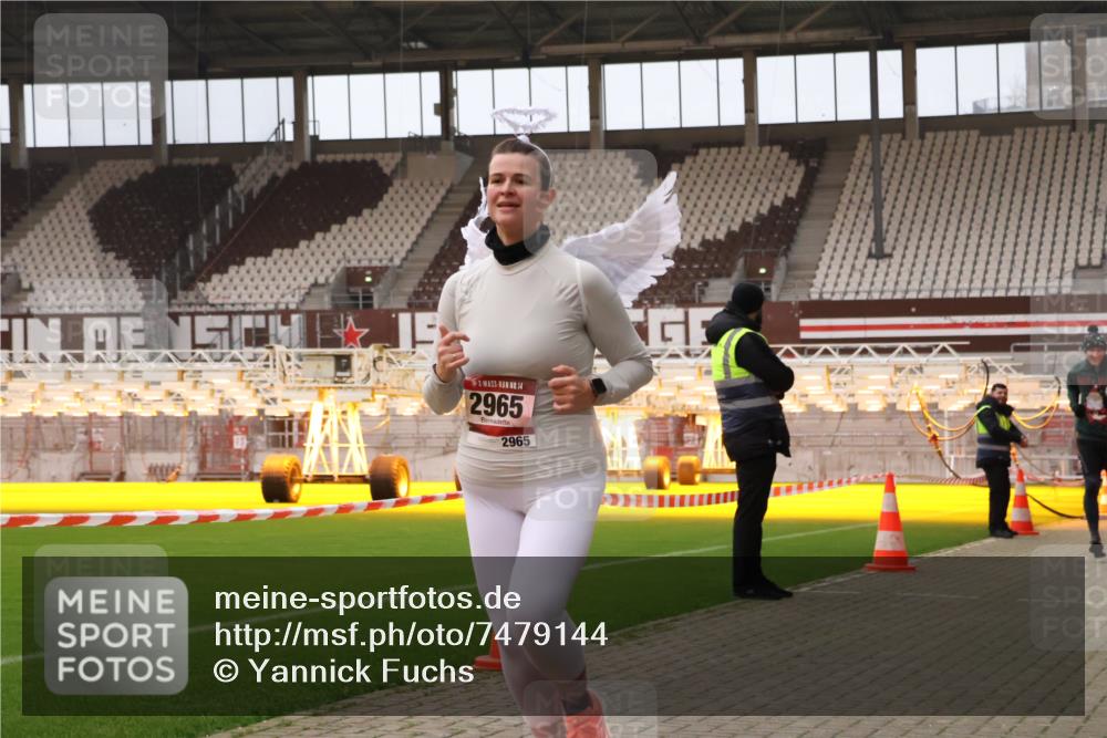 08.12.2024 - St. Pauli X-Mass-Run No. 14 Yannick Fuchs http://msf.ph/oto/7479144 08.12.2024 10:02:11 Ziel 588, 838, 1784, 2780, 2817, 2965, 3093, 3255, 3304 meine-sportfotos.de