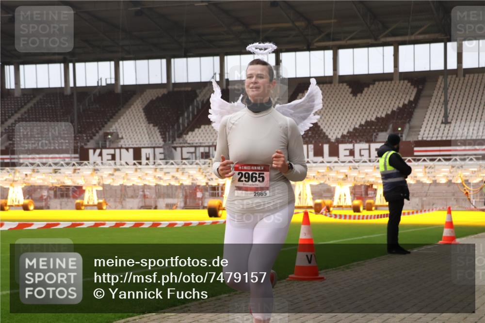 08.12.2024 - St. Pauli X-Mass-Run No. 14 Yannick Fuchs http://msf.ph/oto/7479157 08.12.2024 10:02:11 Ziel 588, 838, 1784, 2780, 2817, 2965, 3093, 3255, 3304 meine-sportfotos.de