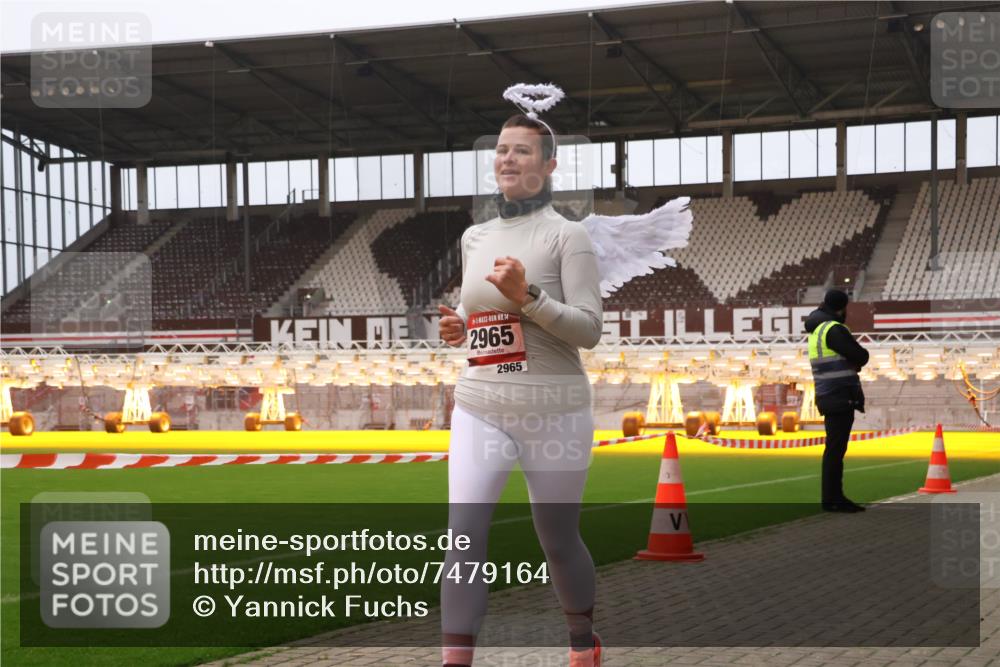 08.12.2024 - St. Pauli X-Mass-Run No. 14 Yannick Fuchs http://msf.ph/oto/7479164 08.12.2024 10:02:12 Ziel 588, 838, 1784, 2780, 2817, 2965, 3255, 3304 meine-sportfotos.de