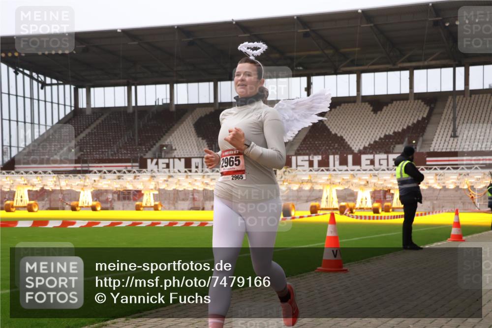 08.12.2024 - St. Pauli X-Mass-Run No. 14 Yannick Fuchs http://msf.ph/oto/7479166 08.12.2024 10:02:12 Ziel 588, 838, 1784, 2780, 2817, 2965, 3255, 3304 meine-sportfotos.de