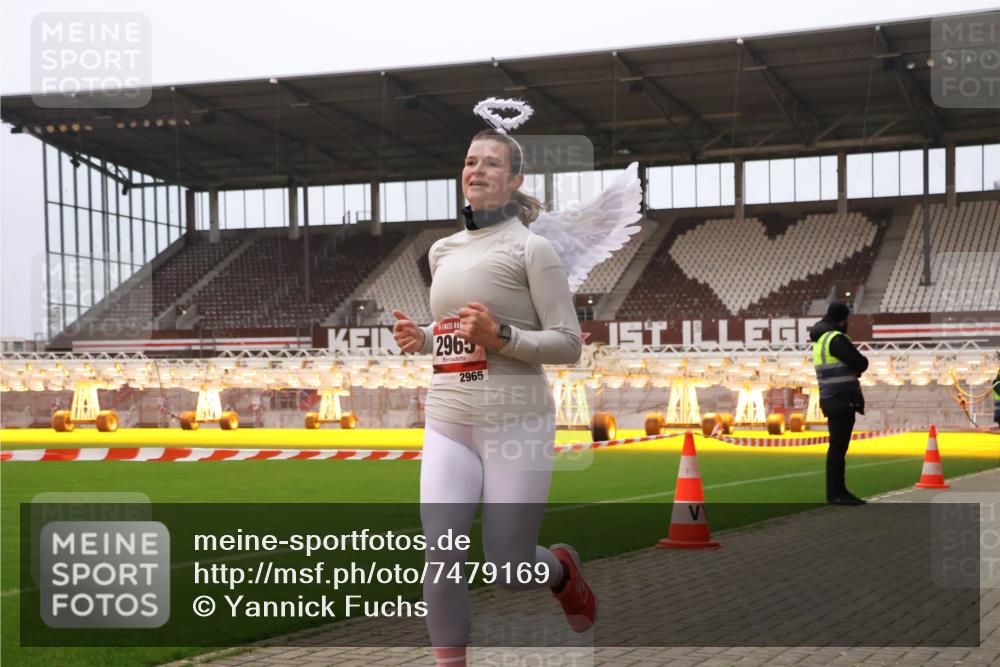 08.12.2024 - St. Pauli X-Mass-Run No. 14 Yannick Fuchs http://msf.ph/oto/7479169 08.12.2024 10:02:12 Ziel 588, 838, 1784, 2780, 2817, 2965, 3255, 3304 meine-sportfotos.de