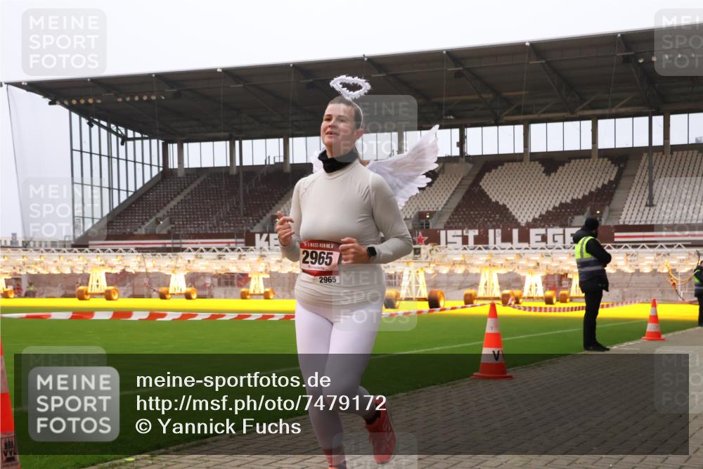 08.12.2024 - St. Pauli X-Mass-Run No. 14 Yannick Fuchs http://msf.ph/oto/7479172 08.12.2024 10:02:12 Ziel 588, 838, 1784, 2780, 2817, 2965, 3255, 3304 meine-sportfotos.de