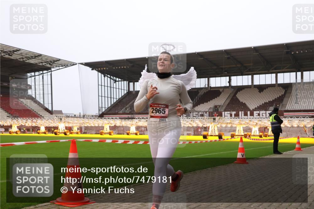 08.12.2024 - St. Pauli X-Mass-Run No. 14 Yannick Fuchs http://msf.ph/oto/7479181 08.12.2024 10:02:12 Ziel 588, 838, 1784, 2780, 2817, 2965, 3255, 3304 meine-sportfotos.de