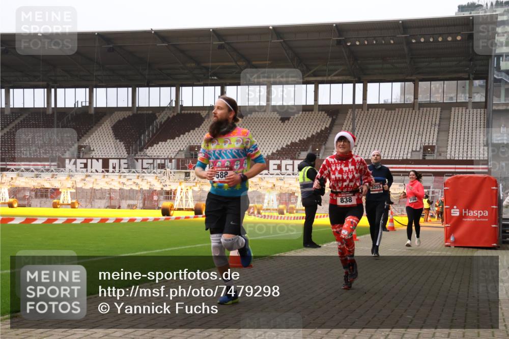 08.12.2024 - St. Pauli X-Mass-Run No. 14 Yannick Fuchs http://msf.ph/oto/7479298 08.12.2024 10:02:21 Ziel 479, 588, 838, 2780, 3255 meine-sportfotos.de