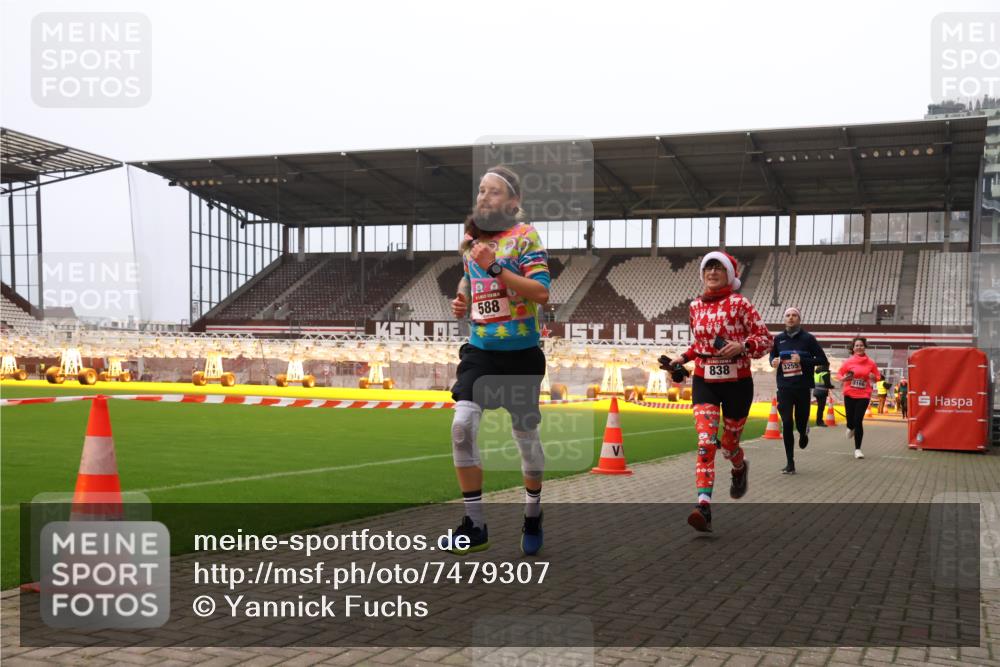 08.12.2024 - St. Pauli X-Mass-Run No. 14 Yannick Fuchs http://msf.ph/oto/7479307 08.12.2024 10:02:22 Ziel 479, 588, 838, 2780, 3255 meine-sportfotos.de