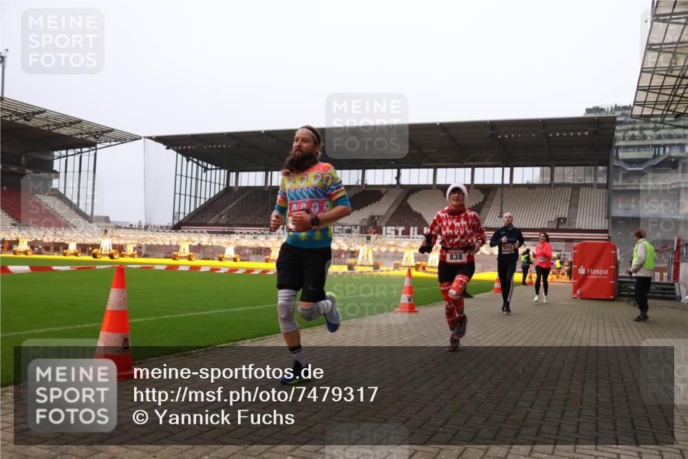 08.12.2024 - St. Pauli X-Mass-Run No. 14 Yannick Fuchs http://msf.ph/oto/7479317 08.12.2024 10:02:22 Ziel 479, 588, 838, 2780, 3255 meine-sportfotos.de