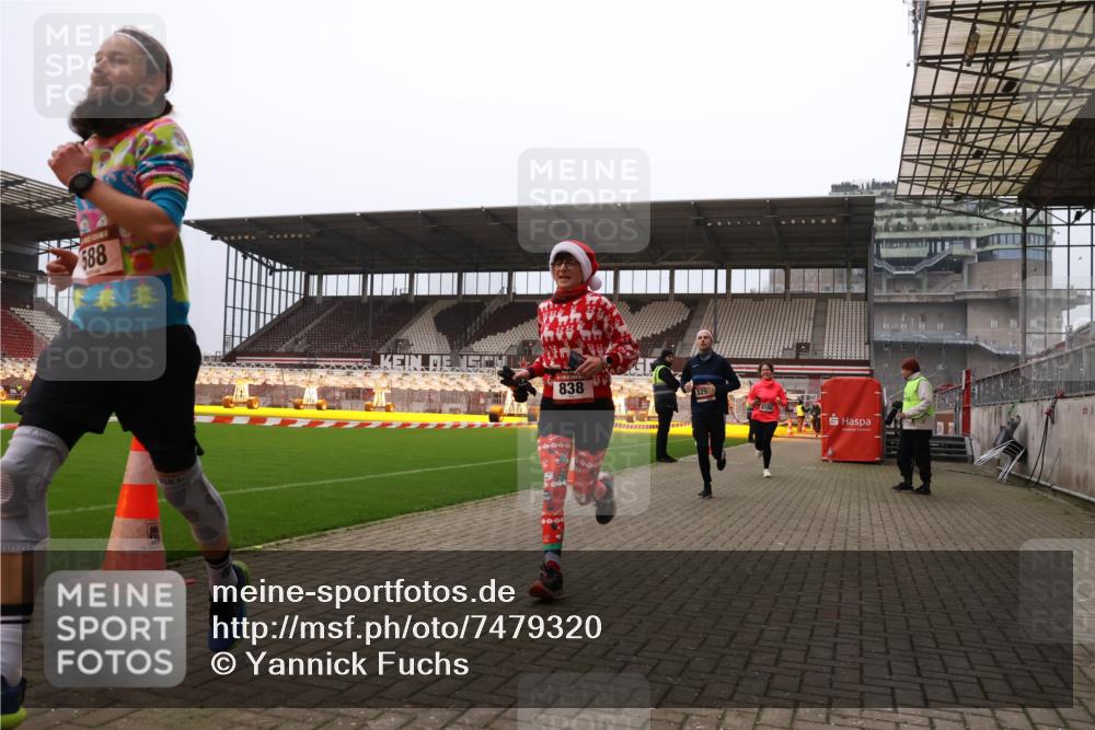 08.12.2024 - St. Pauli X-Mass-Run No. 14 Yannick Fuchs http://msf.ph/oto/7479320 08.12.2024 10:02:22 Ziel 479, 588, 838, 2780, 3255 meine-sportfotos.de