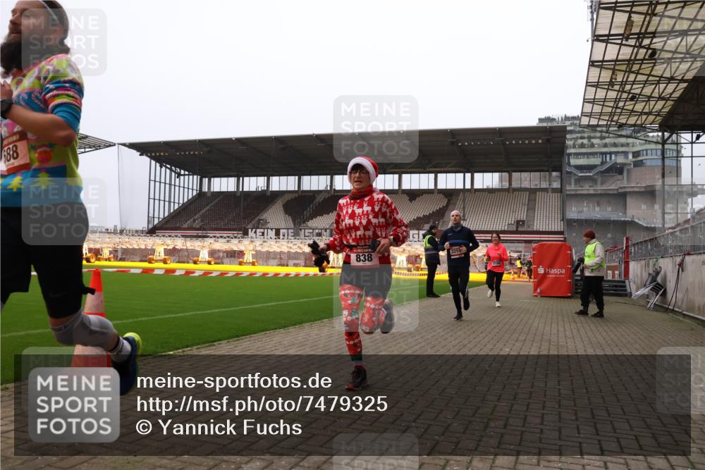 08.12.2024 - St. Pauli X-Mass-Run No. 14 Yannick Fuchs http://msf.ph/oto/7479325 08.12.2024 10:02:22 Ziel 479, 588, 838, 2780, 3255 meine-sportfotos.de