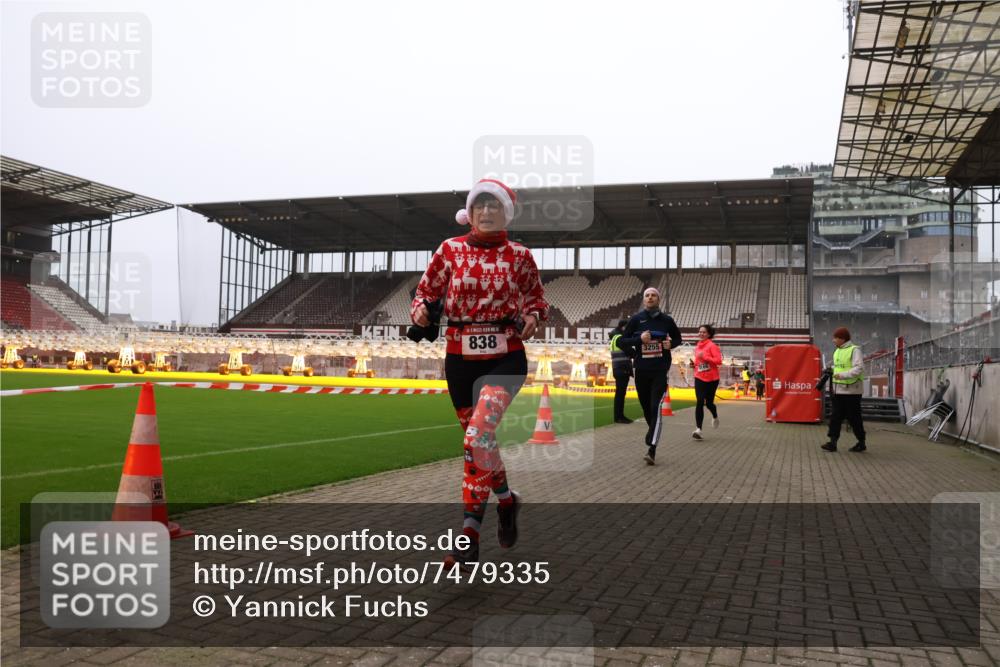 08.12.2024 - St. Pauli X-Mass-Run No. 14 Yannick Fuchs http://msf.ph/oto/7479335 08.12.2024 10:02:23 Ziel 479, 588, 838, 2780, 3255 meine-sportfotos.de