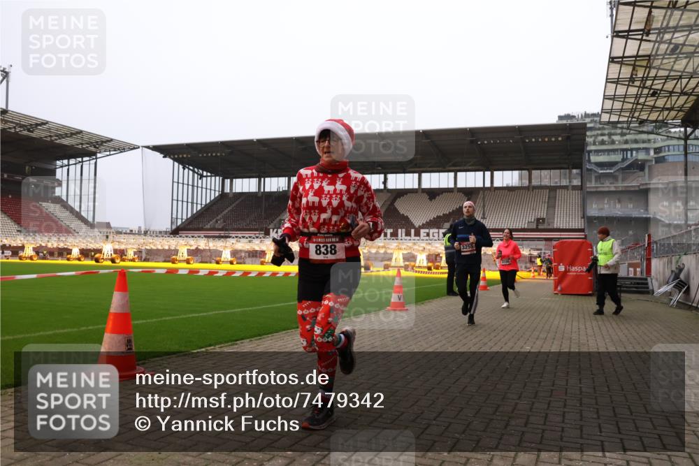 08.12.2024 - St. Pauli X-Mass-Run No. 14 Yannick Fuchs http://msf.ph/oto/7479342 08.12.2024 10:02:23 Ziel 479, 588, 838, 2780, 3255 meine-sportfotos.de