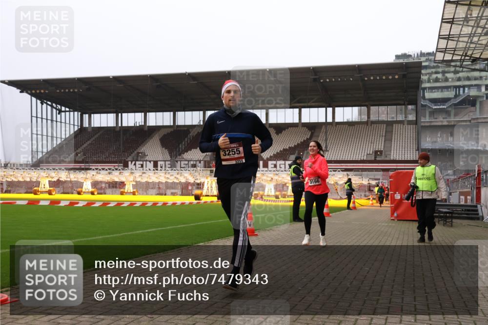 08.12.2024 - St. Pauli X-Mass-Run No. 14 Yannick Fuchs http://msf.ph/oto/7479343 08.12.2024 10:02:24 Ziel 479, 588, 838, 2780, 3255 meine-sportfotos.de