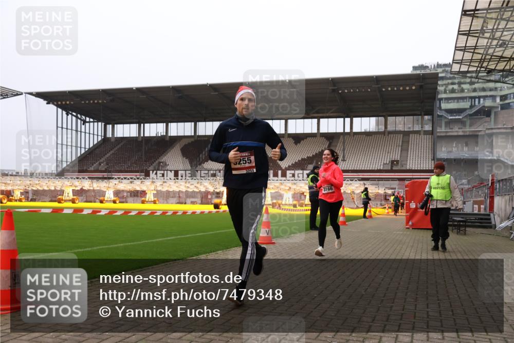08.12.2024 - St. Pauli X-Mass-Run No. 14 Yannick Fuchs http://msf.ph/oto/7479348 08.12.2024 10:02:24 Ziel 479, 588, 838, 2780, 3255 meine-sportfotos.de