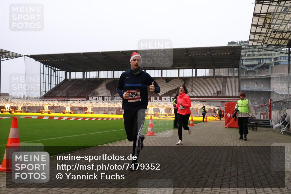 08.12.2024 - St. Pauli X-Mass-Run No. 14 Yannick Fuchs http://msf.ph/oto/7479352 08.12.2024 10:02:24 Ziel 479, 588, 838, 2780, 3255 meine-sportfotos.de