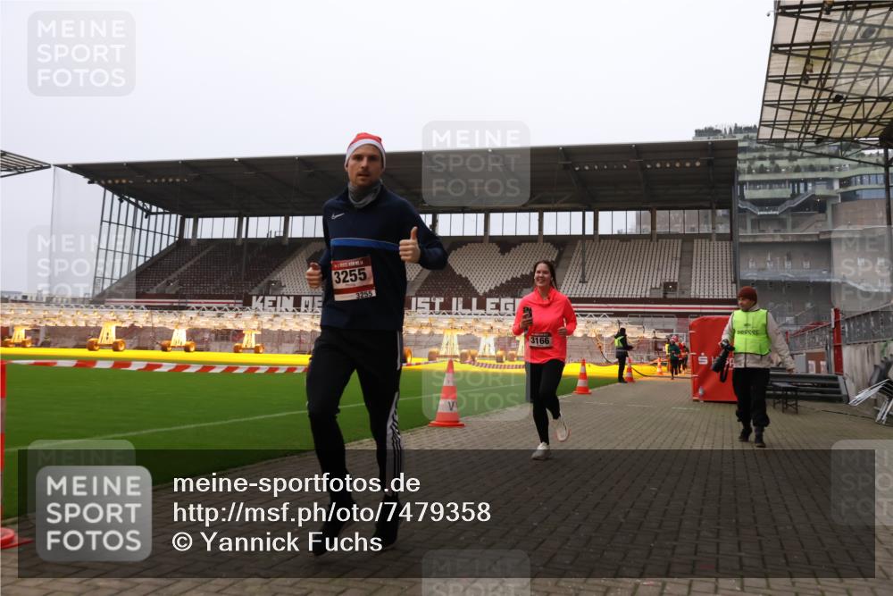 08.12.2024 - St. Pauli X-Mass-Run No. 14 Yannick Fuchs http://msf.ph/oto/7479358 08.12.2024 10:02:24 Ziel 479, 588, 838, 2780, 3255 meine-sportfotos.de