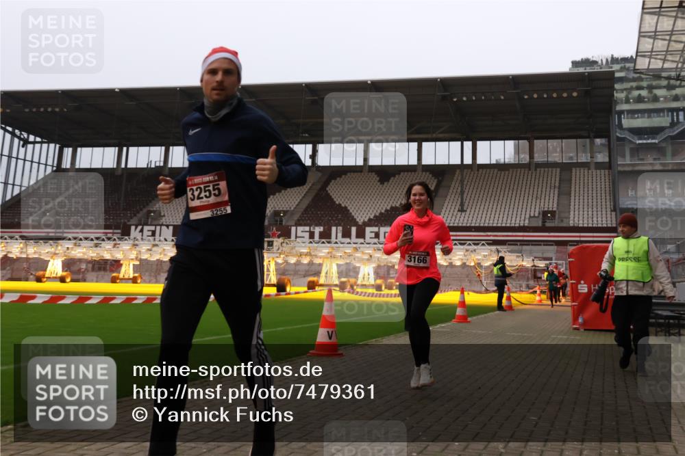 08.12.2024 - St. Pauli X-Mass-Run No. 14 Yannick Fuchs http://msf.ph/oto/7479361 08.12.2024 10:02:24 Ziel 479, 588, 838, 2780, 3255 meine-sportfotos.de
