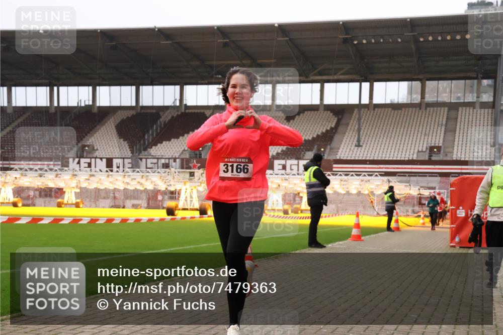 08.12.2024 - St. Pauli X-Mass-Run No. 14 Yannick Fuchs http://msf.ph/oto/7479363 08.12.2024 10:02:25 Ziel 479, 588, 838, 2780, 3255 meine-sportfotos.de