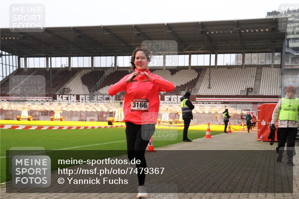 08.12.2024 - St. Pauli X-Mass-Run No. 14 Yannick Fuchs http://msf.ph/oto/7479367 08.12.2024 10:02:25 Ziel 479, 588, 838, 2780, 3255 meine-sportfotos.de