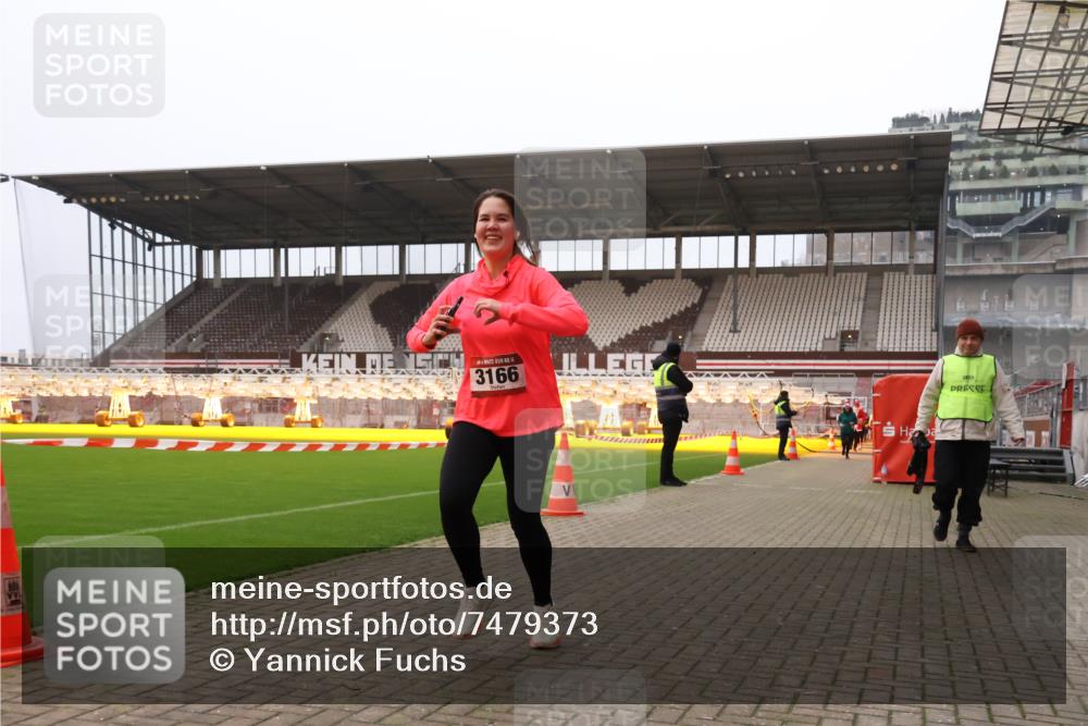 08.12.2024 - St. Pauli X-Mass-Run No. 14 Yannick Fuchs http://msf.ph/oto/7479373 08.12.2024 10:02:25 Ziel 479, 588, 838, 2780, 3255 meine-sportfotos.de