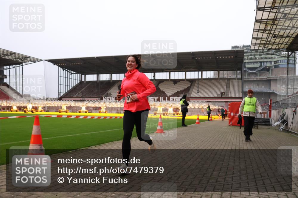 08.12.2024 - St. Pauli X-Mass-Run No. 14 Yannick Fuchs http://msf.ph/oto/7479379 08.12.2024 10:02:25 Ziel 479, 588, 838, 2780, 3255 meine-sportfotos.de