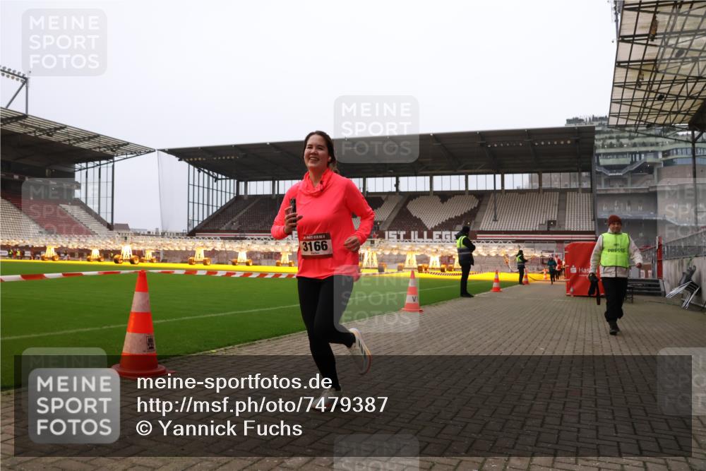 08.12.2024 - St. Pauli X-Mass-Run No. 14 Yannick Fuchs http://msf.ph/oto/7479387 08.12.2024 10:02:26 Ziel 479, 588, 604, 609, 838, 2780, 3255 meine-sportfotos.de