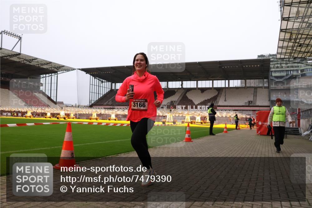 08.12.2024 - St. Pauli X-Mass-Run No. 14 Yannick Fuchs http://msf.ph/oto/7479390 08.12.2024 10:02:26 Ziel 479, 588, 604, 609, 838, 2780, 3255 meine-sportfotos.de
