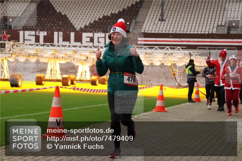 08.12.2024 - St. Pauli X-Mass-Run No. 14 Yannick Fuchs http://msf.ph/oto/7479409 08.12.2024 10:02:33 Ziel 187, 479, 604, 609, 1275, 2211, 2334, 2371, 2898 meine-sportfotos.de