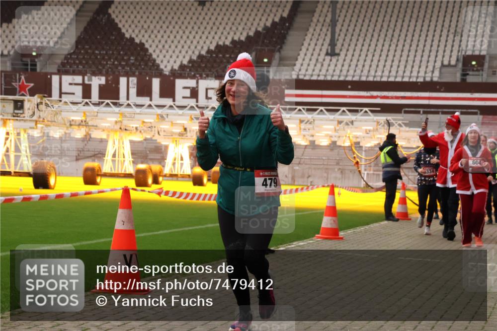 08.12.2024 - St. Pauli X-Mass-Run No. 14 Yannick Fuchs http://msf.ph/oto/7479412 08.12.2024 10:02:33 Ziel 187, 479, 604, 609, 1275, 2211, 2334, 2371, 2898 meine-sportfotos.de