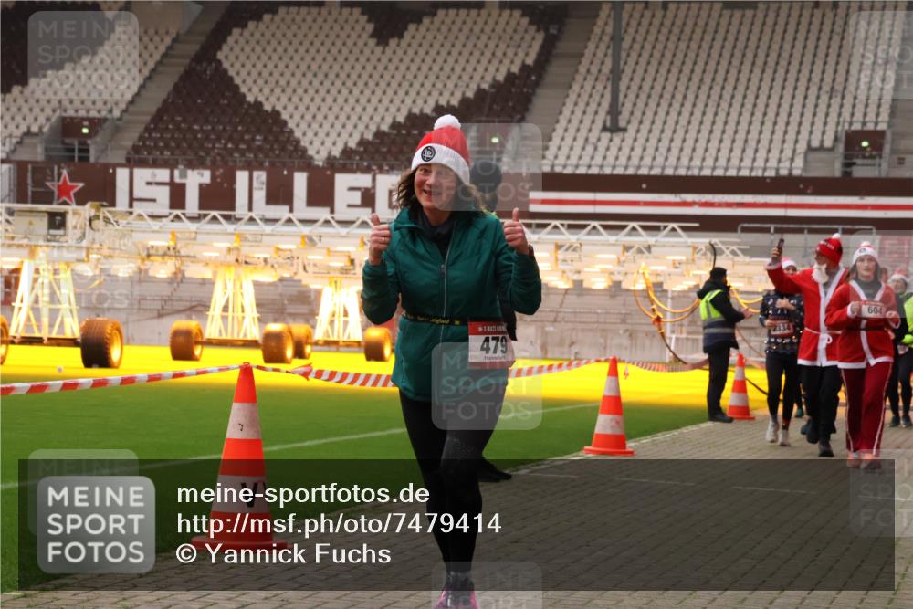 08.12.2024 - St. Pauli X-Mass-Run No. 14 Yannick Fuchs http://msf.ph/oto/7479414 08.12.2024 10:02:33 Ziel 187, 479, 604, 609, 1275, 2211, 2334, 2371, 2898 meine-sportfotos.de