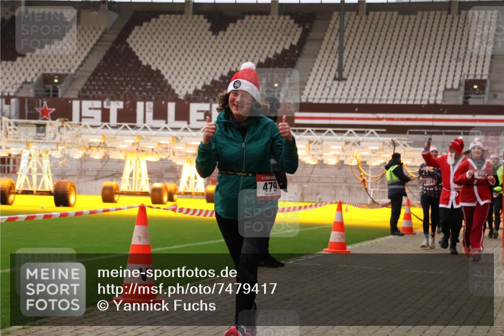 08.12.2024 - St. Pauli X-Mass-Run No. 14 Yannick Fuchs http://msf.ph/oto/7479417 08.12.2024 10:02:34 Ziel 187, 479, 604, 609, 1275, 2211, 2334, 2371, 2898 meine-sportfotos.de